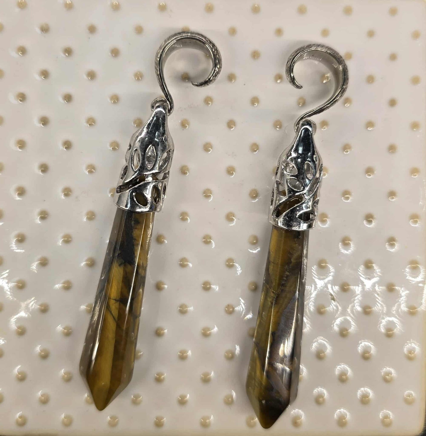 Classy Stone Hangers 8g+