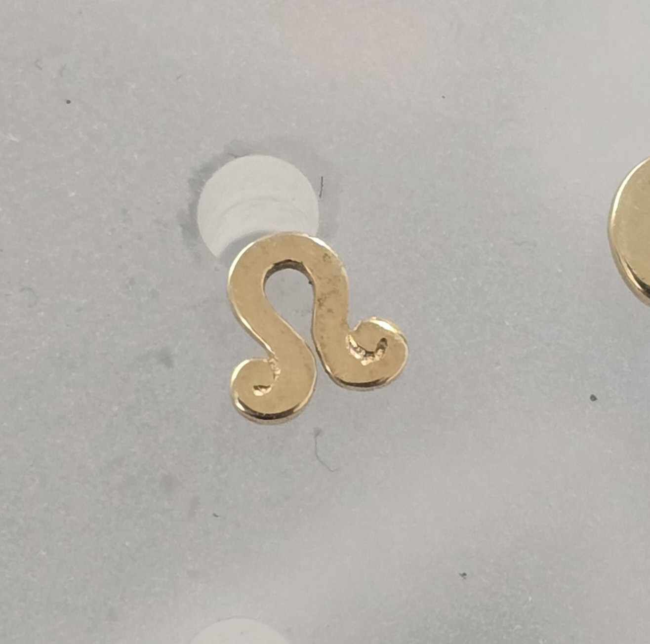 14K Gold Threadless Invictus Ends