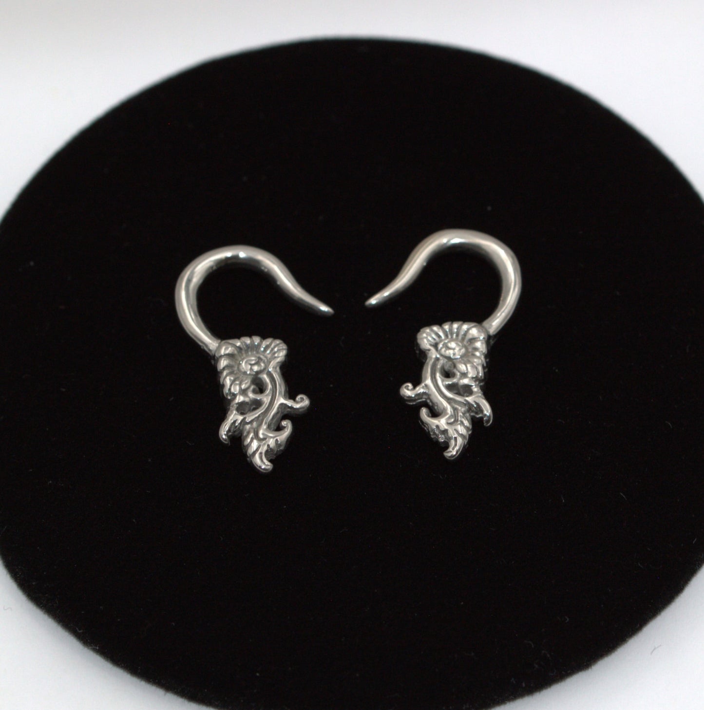 Steel Flourish Hangers