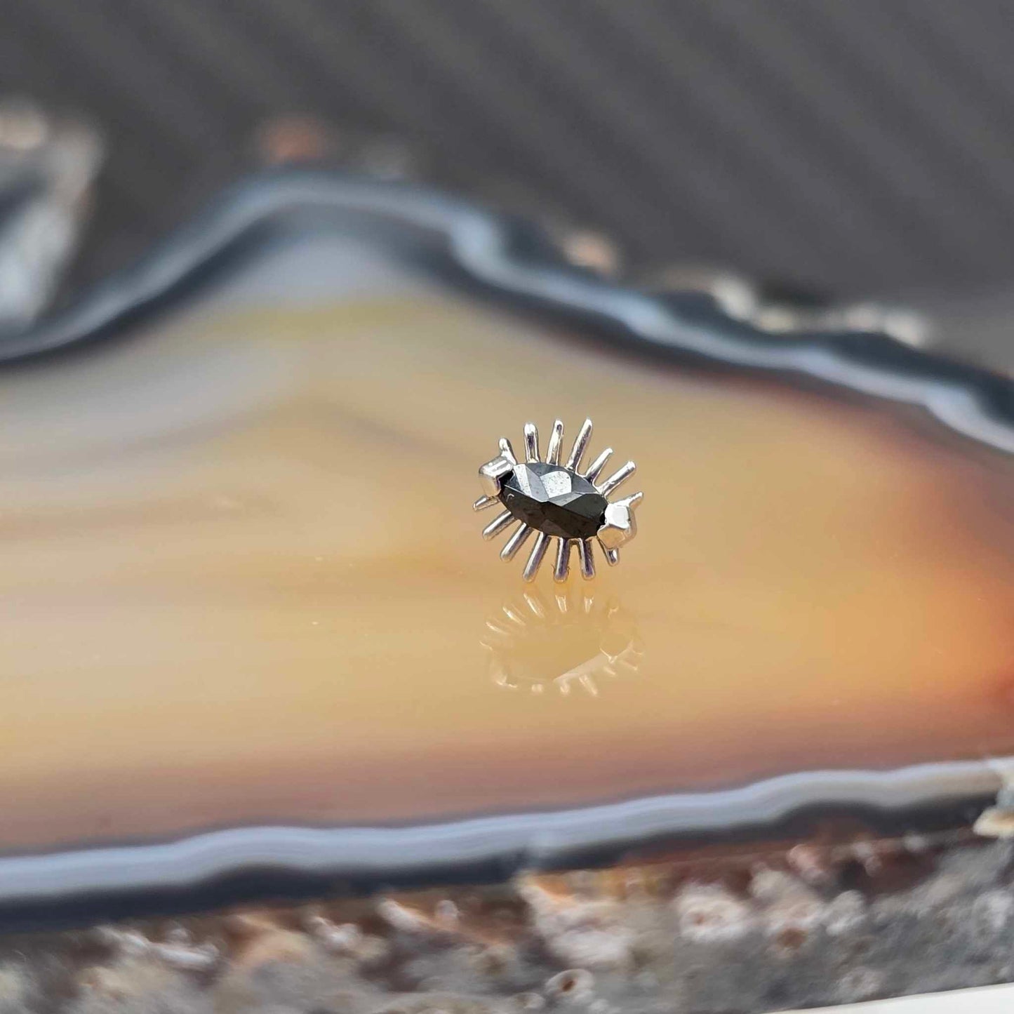 14k Queen Threadless Pin End
