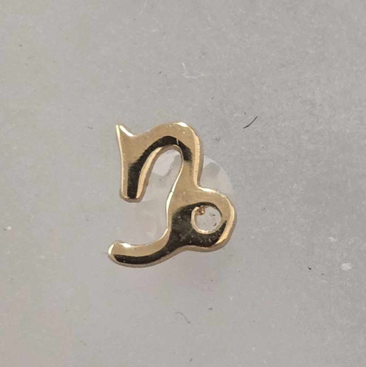 14K Gold Threadless Invictus Ends