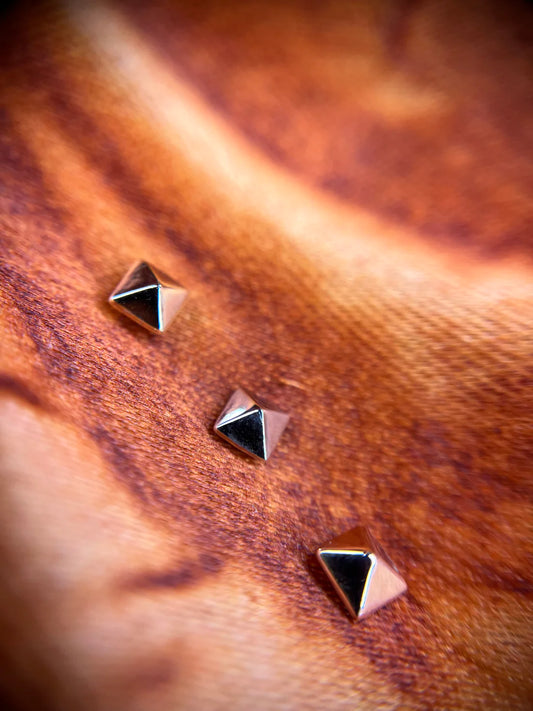 14k Gold Pyramid Threadless End